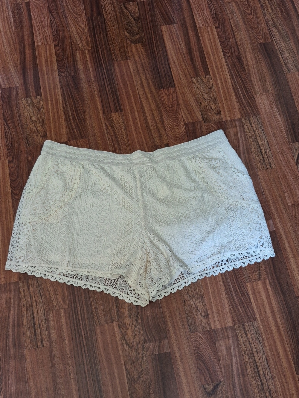 Cato Cream Lace Women's Shorts